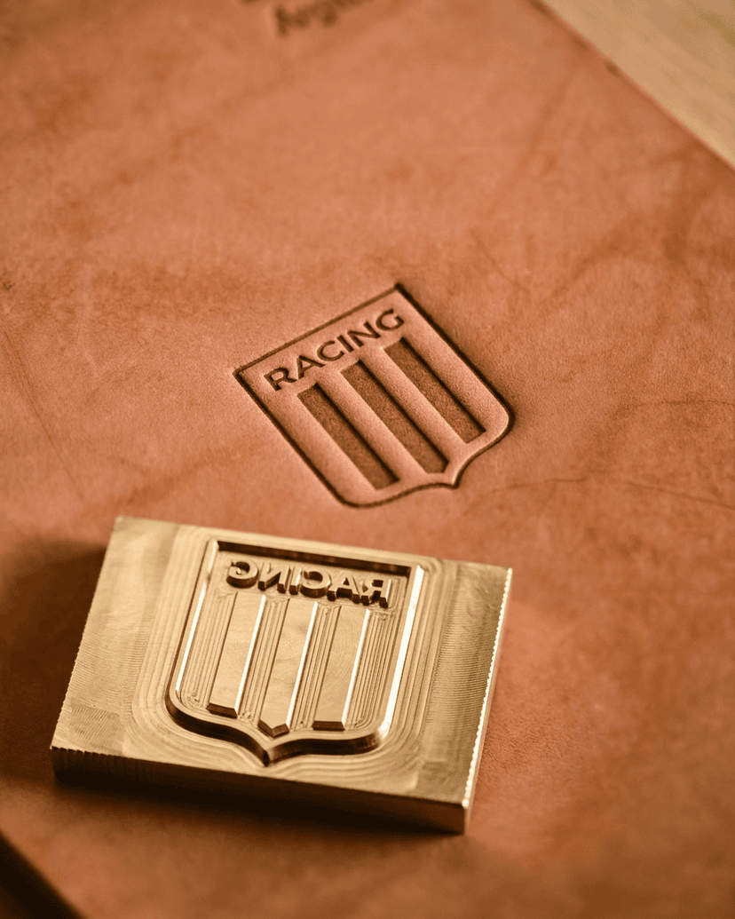 Racing marcado en cuero