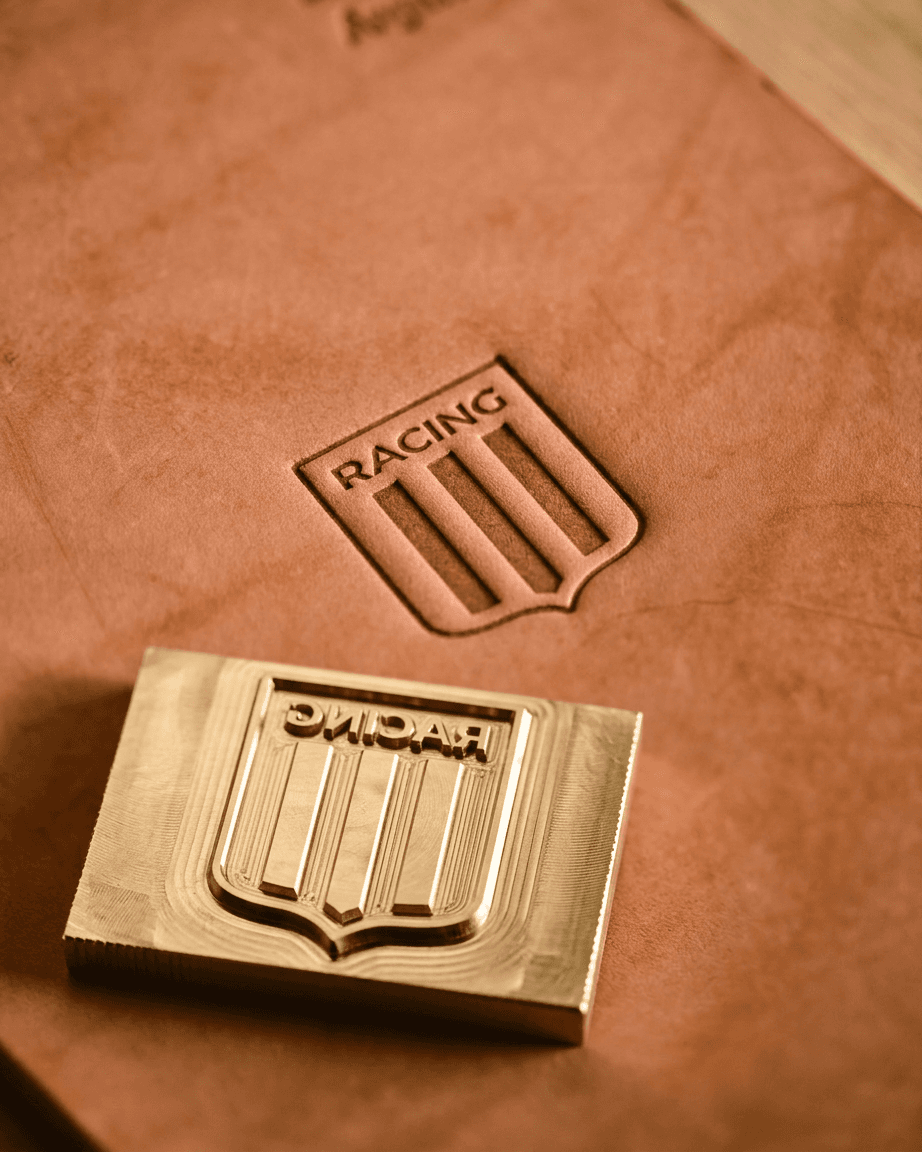 Racing marcado en cuero
